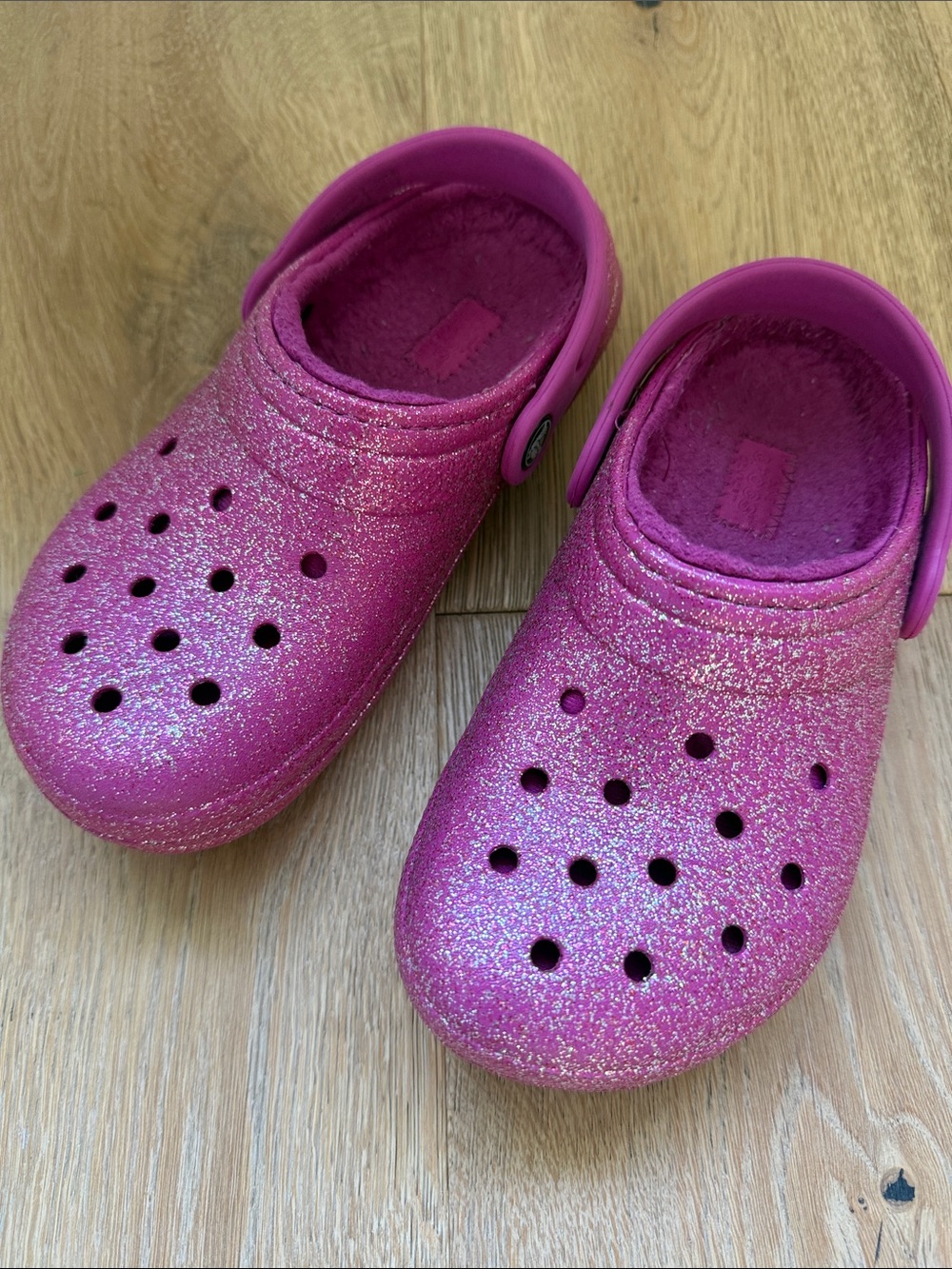 CROCS Kids Glitter Clogs in Bright Pink